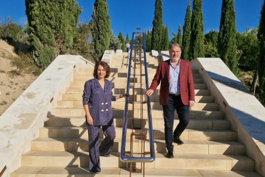 Las escaleras del cementerio de Teruel estrenan una nueva imagen más moderna, accesible y luminosa