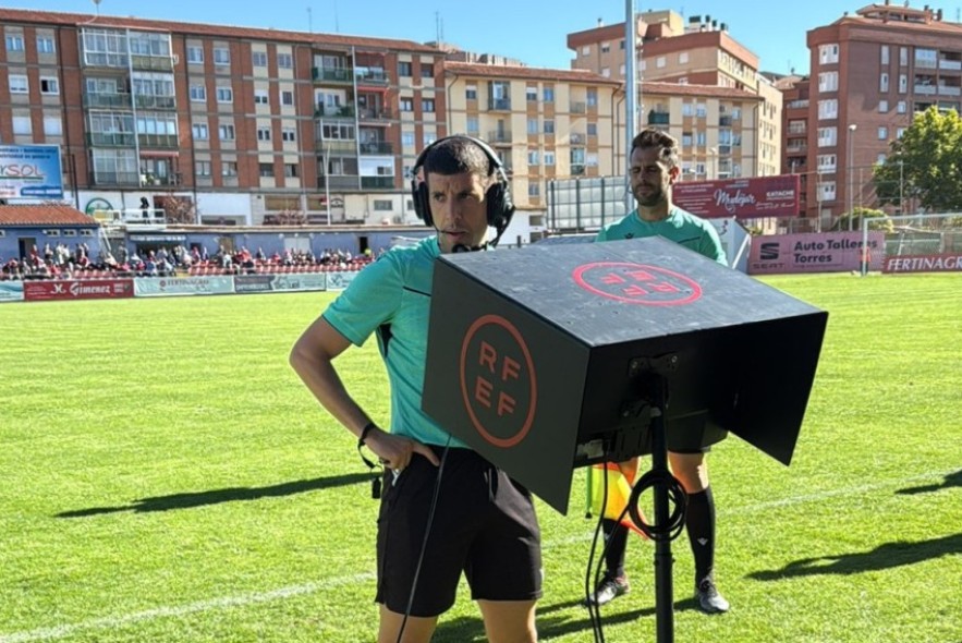 El FVS modifica el protocolo y será el cuarto árbitro el que revise las acciones de gol en Primera RFEF