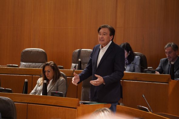 Guitarte insta a proteger el Matarraña de las eólicas y Azcón señala al Miteco