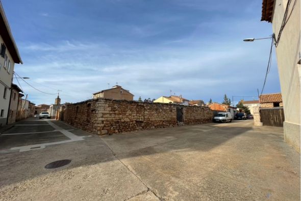 Perales del Alfambra ofrece tres parcelas en el casco urbano a 3.000 euros para asentar población