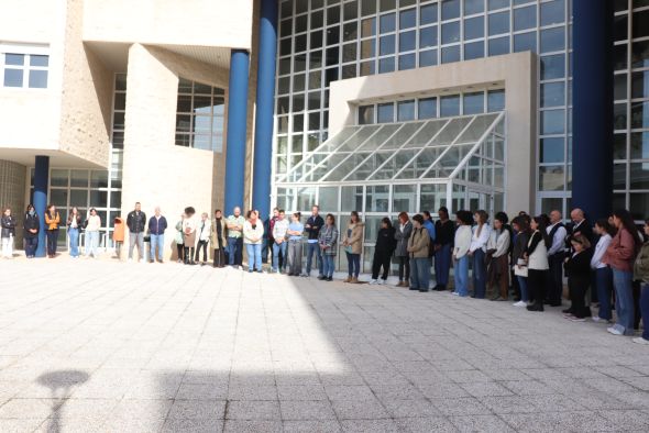 El Campus de Teruel se concentra en repulsa por la violencia de género