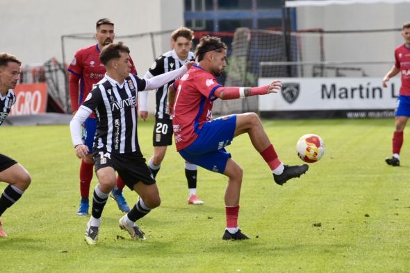 El cierzo, el VAR y un Cartagena eficaz frenan al Teruel que cae por primera vez en Pinilla (1-2)