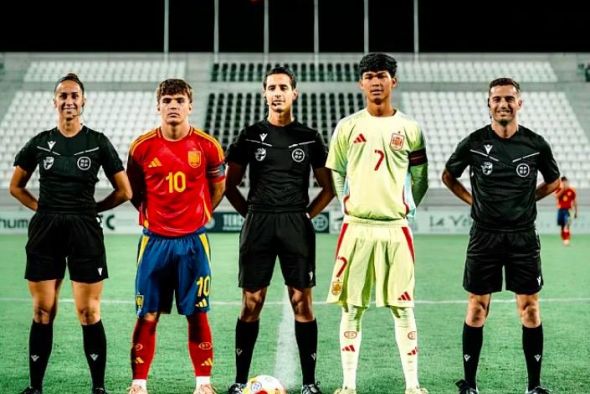 Juan Hernández capitanea a la sub-19 en un amistoso ante la sub-18