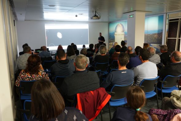 Los turolenses viajan a las profundidades del Cosmos con los científicos del Cefca