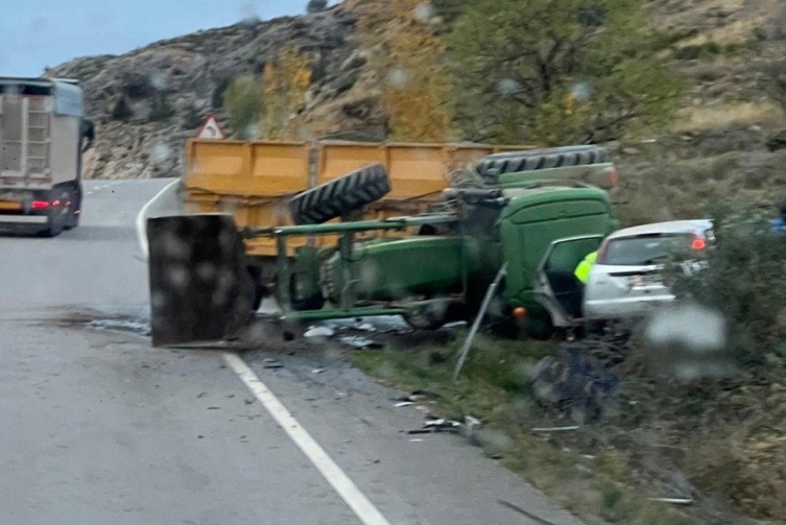 Un accidente en Los Olmos con tres vehículos implicados deja seis heridos, dos de ellos graves