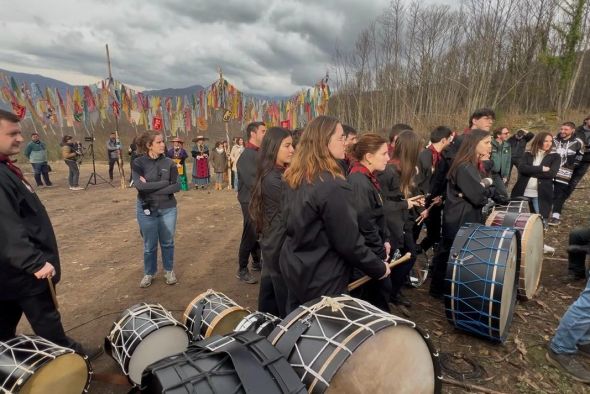 Los instrumentos de La Casa del Tambor resuenan en la nueva serie ‘El cuco de cristal’