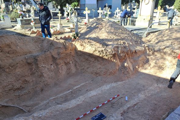 Pozos de Caudé reivindica la memoria  a pie de fosa 50 años después de Franco