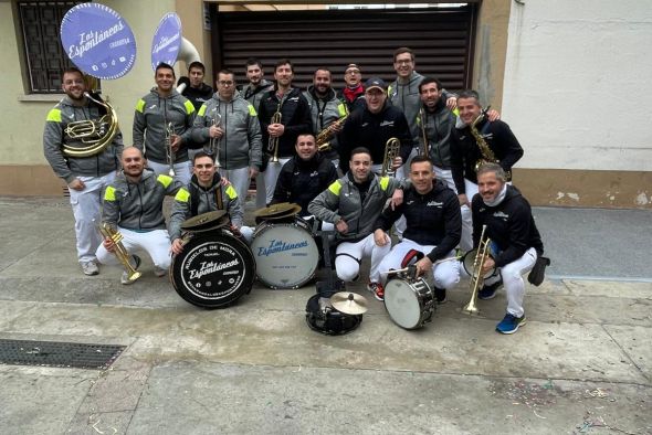 Javier Blasco, líder de la charanga Los Espontáneos: “Las fiestas más exigentes son los Sanjuanes de Soria, donde tocamos 6 días 15 horas diarias”