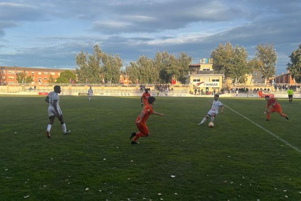 El Andorra remonta en los últimos minutos y vence al Belchite (2-1)