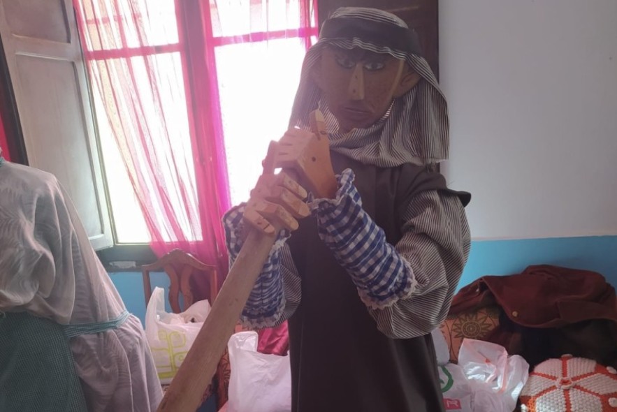 El belén de Alobras incorpora una escena de matacía y nuevas figuras