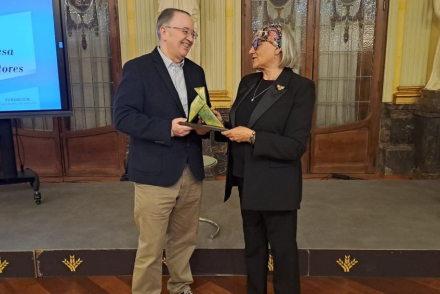 Turia recibe el Premio AAEE de los autores aragoneses por su compromiso cultural