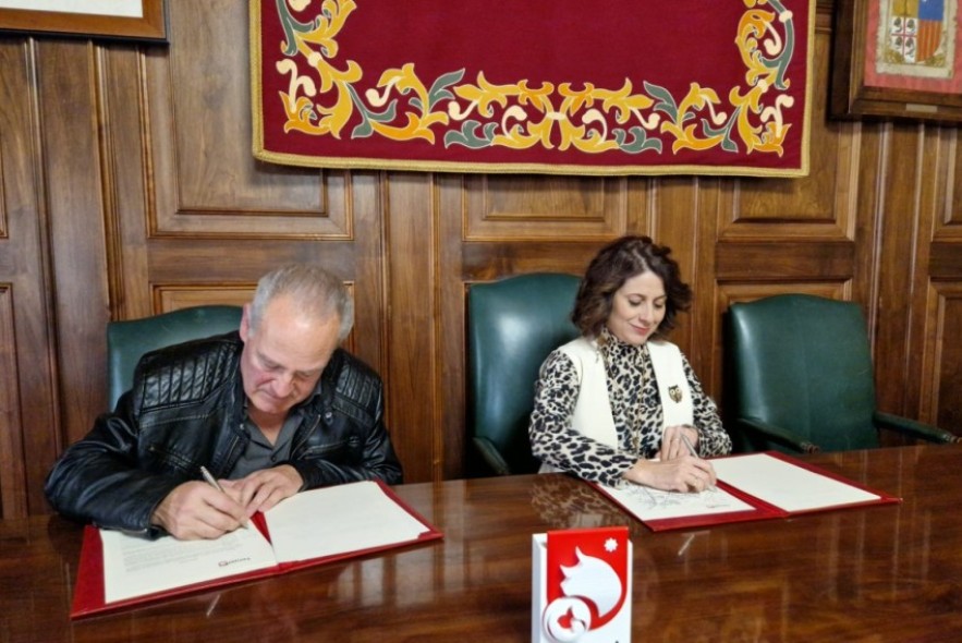 El Ayuntamiento de Teruel y la junta de compensación firman el  convenio urbanístico para construir 1.000 viviendas en la zona de Las Viñas