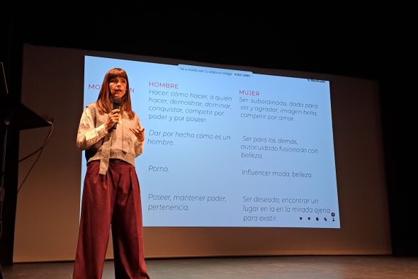 Roldán alerta en Alcañiz sobre el “veneno” del porno para las relaciones