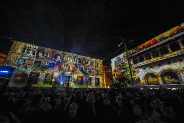 El videomapping sobre los Amantes despierta emoción entre el público