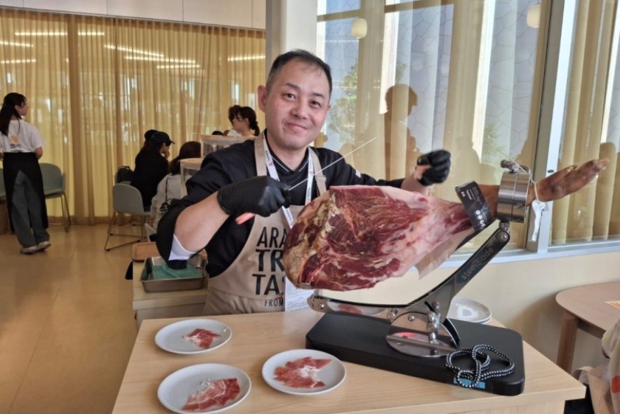 Jamones, melocotones y aceite, entre la excelencia de la artesanía alimentaria