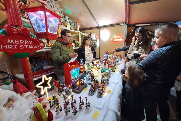 El Mercado Navideño de Alcañiz vuelve con éxito de público y expositores