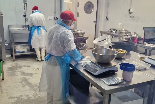 La empresa de caviar duplicará su plantilla y producción tras invertir 3,5 millones