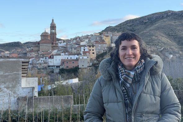 Pilar Carbonell: de disfrutar de los veranos  en Oliete a una vida entera en el pueblo