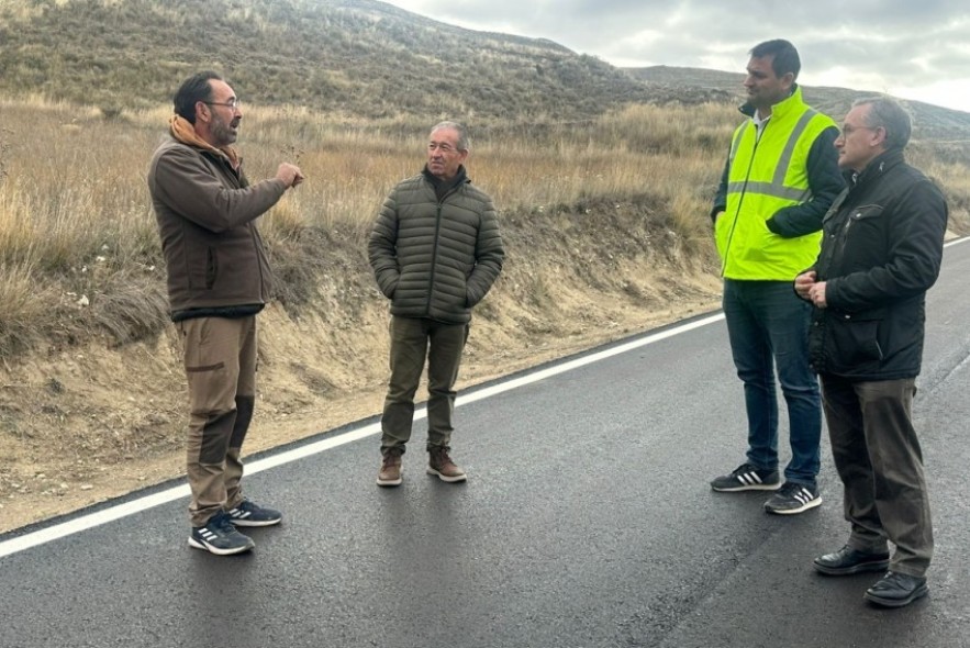 La Diputación Provincial de Teruel mejora el firme de la carretera entre Torre los Negros y Barrachina