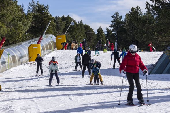 Los primeros descensos en Valdelinares en el puente de diciembre sirven de aperitivo para la Navidad
