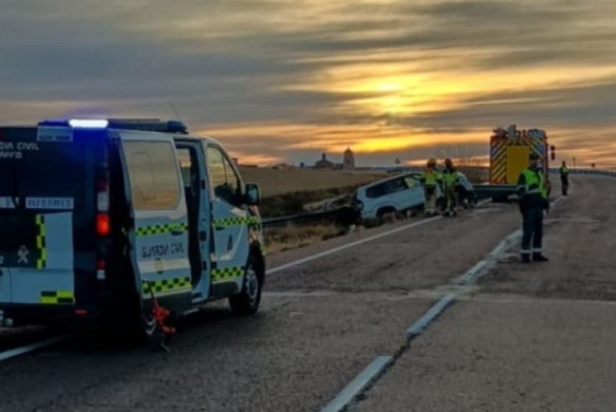 Fallece un joven en Cuevas de Almudén al salirse su vehículo de la carretera