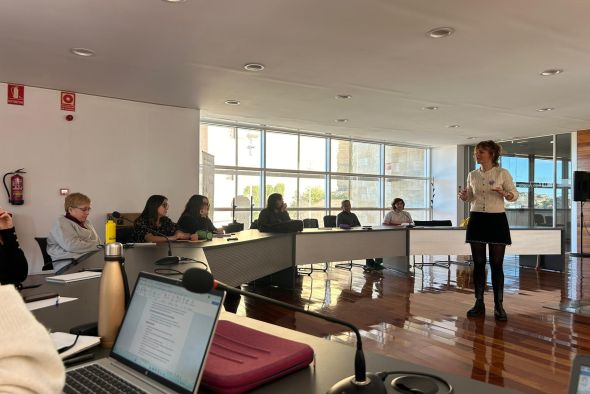 Profesionales del Bajo Aragón abordan claves de la violencia vicaria