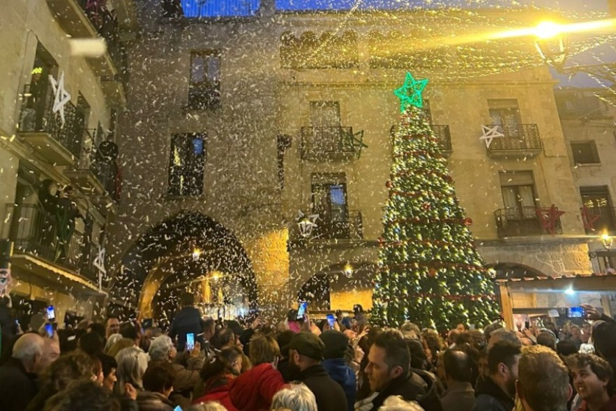 Calaceite encamina la Navidad con una feria que reivindica el papel del aceite y el trabajo del territorio