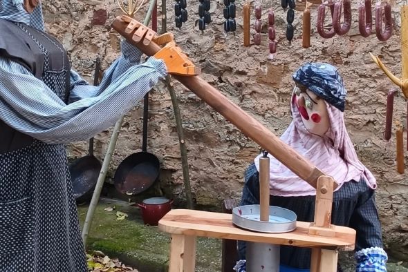 El belén de Alobras llena el pueblo de curiosos durante el fin de semana