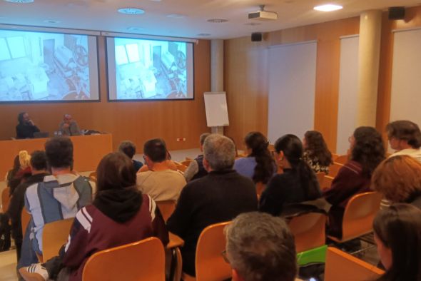 Jacobo Castellano comparte su proceso creativo en el Edificio Bellas Artes de Teruel