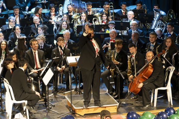 La Banda de Teruel sube  al DeLorean en ‘Una Navidad fuera de tiempo’