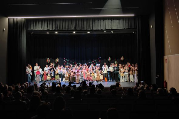 El Encuentro de Tradiciones Navideñas llena de emoción con mucho arte y magia el auditorio Torre del Salvador
