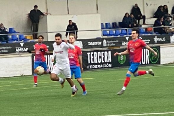 El Utrillas hace méritos para su primer triunfo, pero empata con el colista Zuera (0-0)
