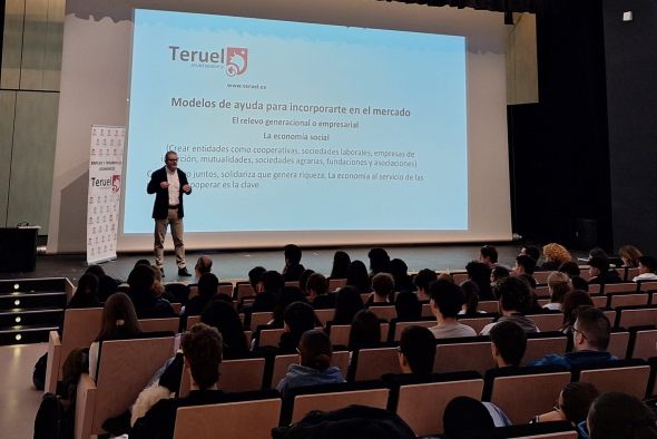 Estudiantes de FP conocen experiencias laborales contadas en primera persona