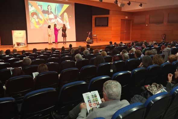 El calendario Pioneras 2026 se presenta en público visibilizando la igualdad de género