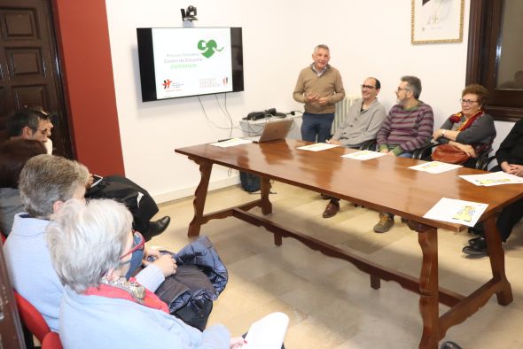 El Centro de Escucha Esperanza inicia su andadura llamando a la formación