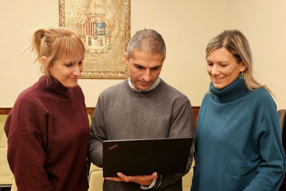 Los diputados de Teruel Existe trasladan al pleno el malestar por el transporte rural