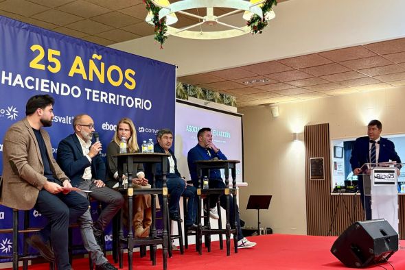 Los empresarios participan en una mesa redonda sobre trabajo en red