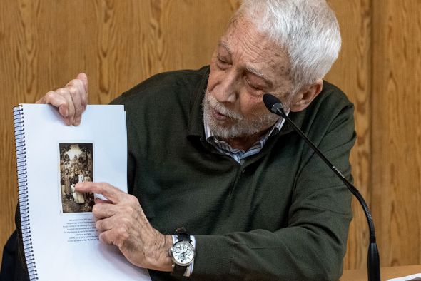 Fernando Navarro presenta en Andorra ‘Aquel Almendro. Huellas”