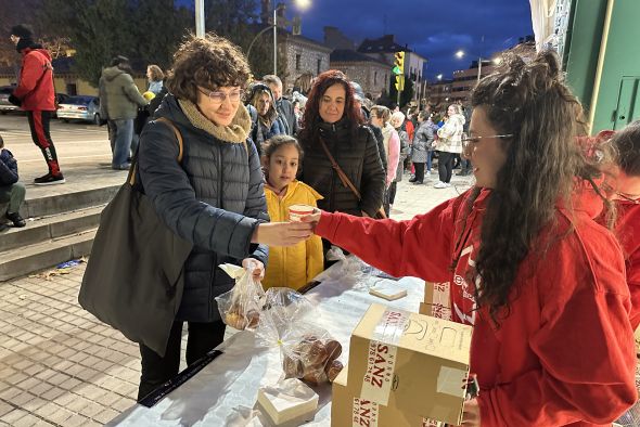 Las asociaciones de comerciantes animan la Navidad con talleres y dulces