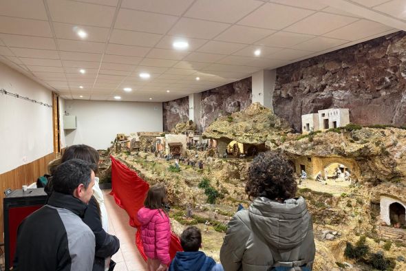 Artesanía local y figuras de autor andan juntas hasta el portal de belén de Torres