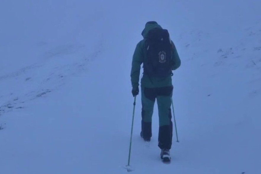 La Guardia Civil de Teruel rescata a dos personas atrapadas en un vehículo en Camarena de la Sierra