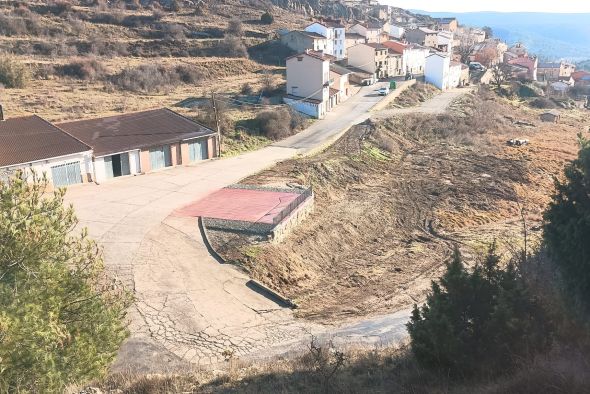 El Vallecillo construye una explanada para facilitar el aterrizaje del helicóptero sanitario