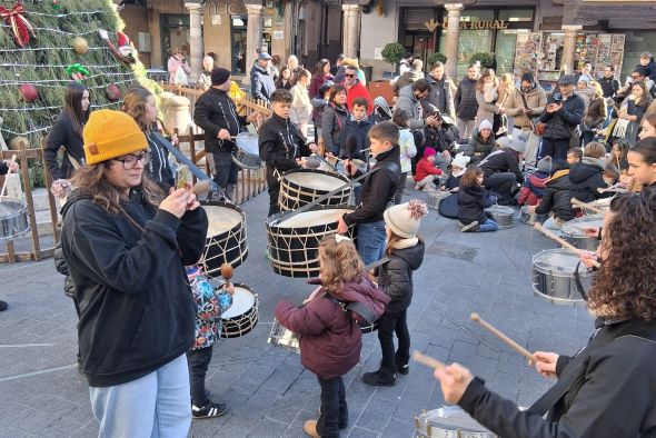 Tambores y bombos para despertar nuevas vocaciones entre los más pequeños