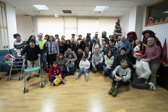 Los Reyes Magos se despiden de la provincia con la visita a sus hospitales y residencias