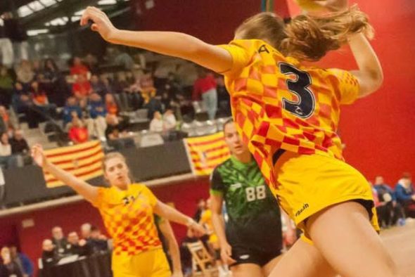 El CESA de balonmano muestra el brillo de dos valores del BM Mora