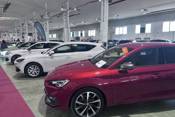 Las matriculaciones de turismos suben un 14 % en 2025, hasta las 1.490