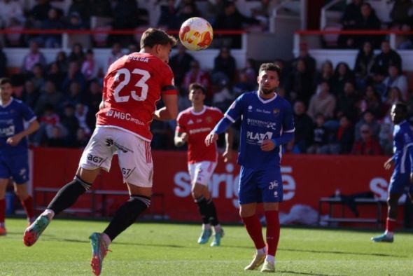 El Teruel, con uno menos una hora, asalta el campo del Nàstic (0-1)