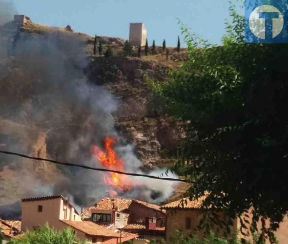 Susto en Montalbán por un incendio junto al Castillo