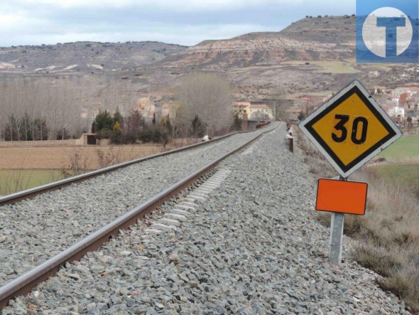 Adif contrata por fin los proyectos para eliminar cinco limitaciones de velocidad en la línea de ferrocarril