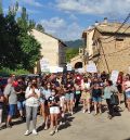 Alrededor de 130 personas protestan en Beceite por el cobro para entrar en El Parrizal y La Pesquera a segundos residentes